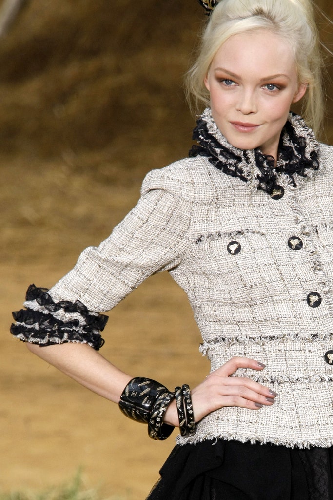 chanel 10P beige ruffle tweed barrowh jacket runway2.jpg