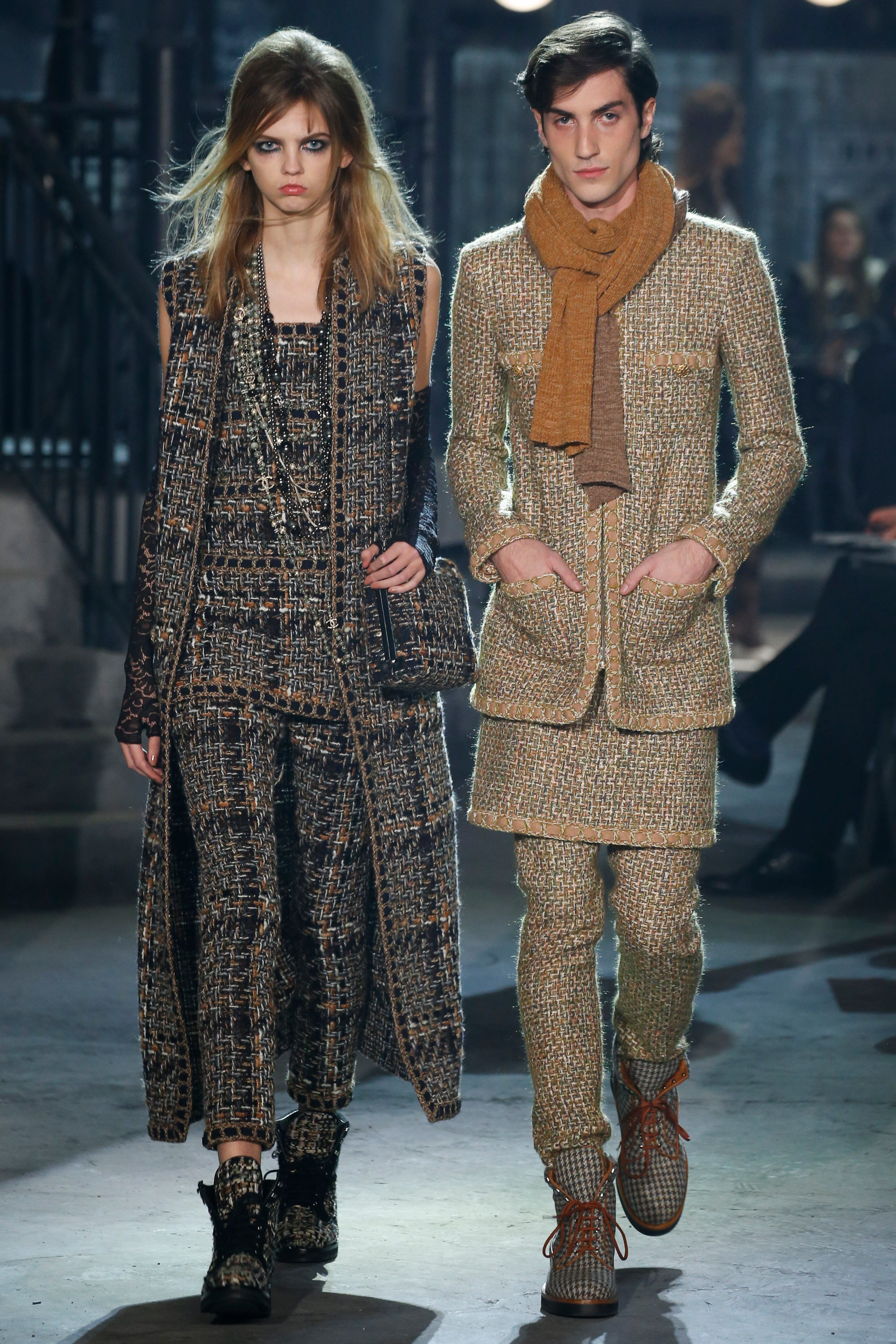 chanel Rome L31 beige tweed skirt suit runway.jpg
