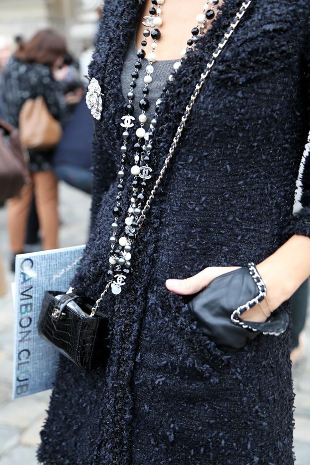 Dubai black long zip tweed jacket run.jpg