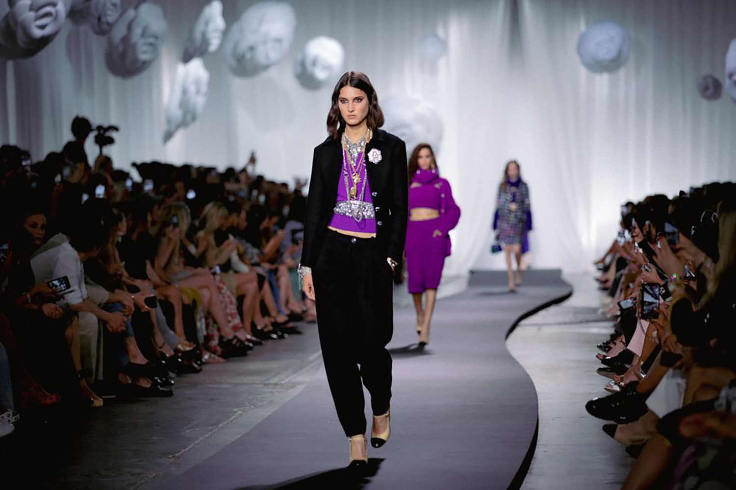 22A black simple tweed jacket run00.jpg