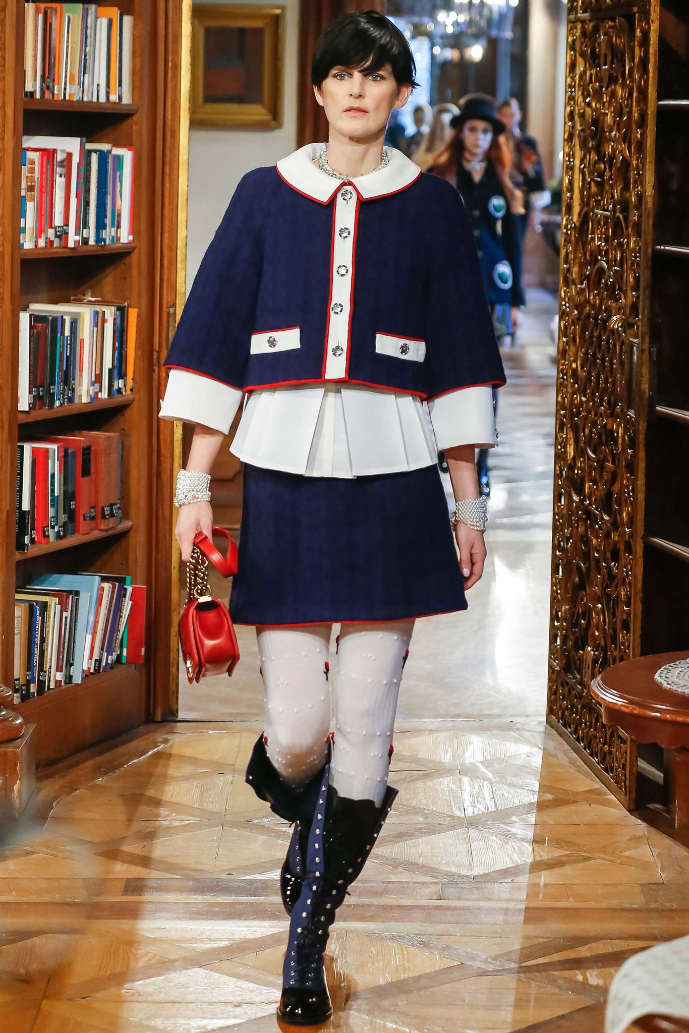 chanel Salzburg L68 navy red tweed suit runway1.jpg