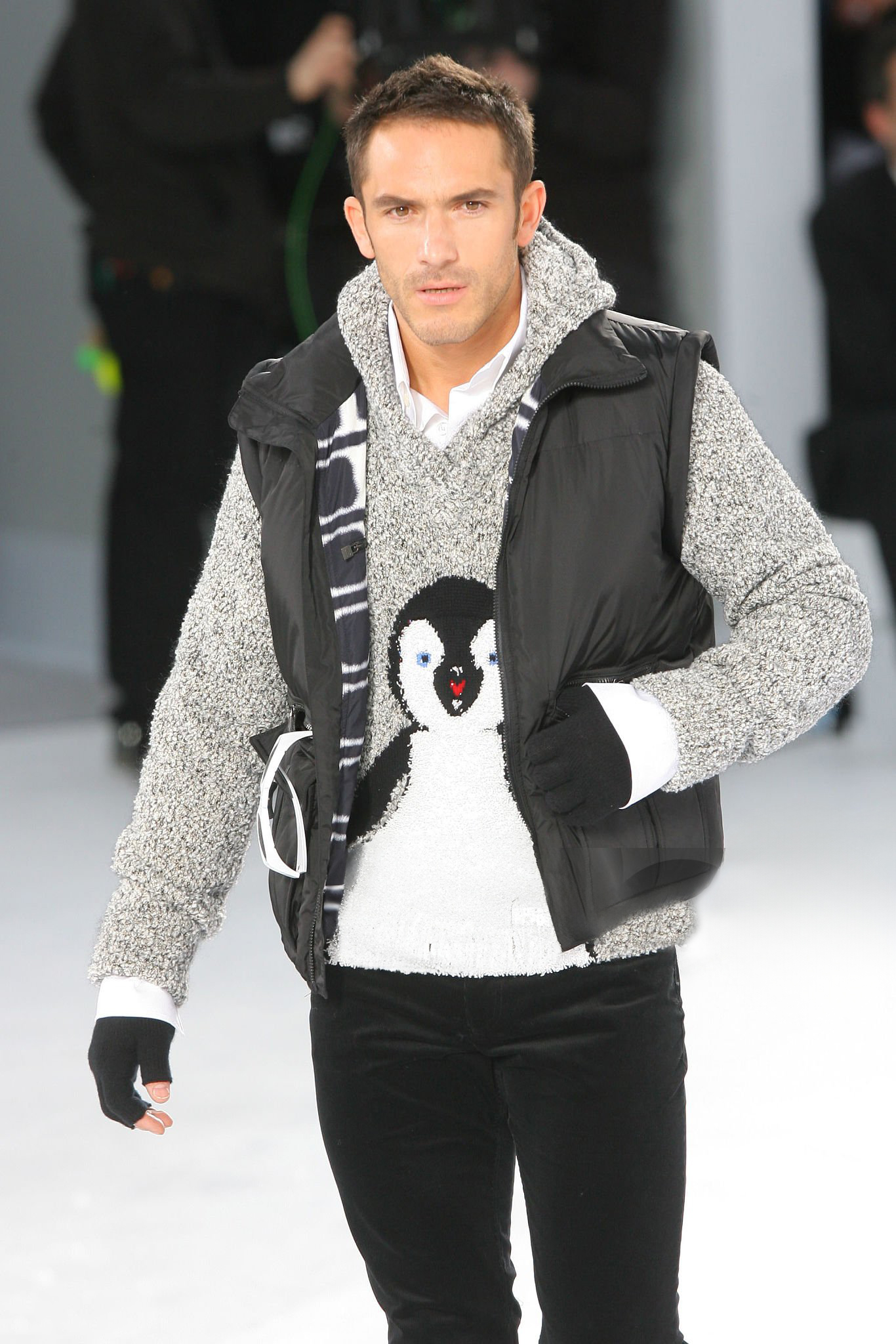 07A penguin grey hoodie run.jpg