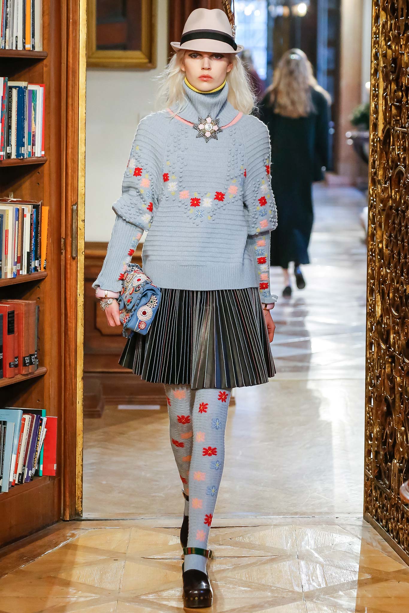 chanel Salzburg L38 blue flower sweater runway1.jpg