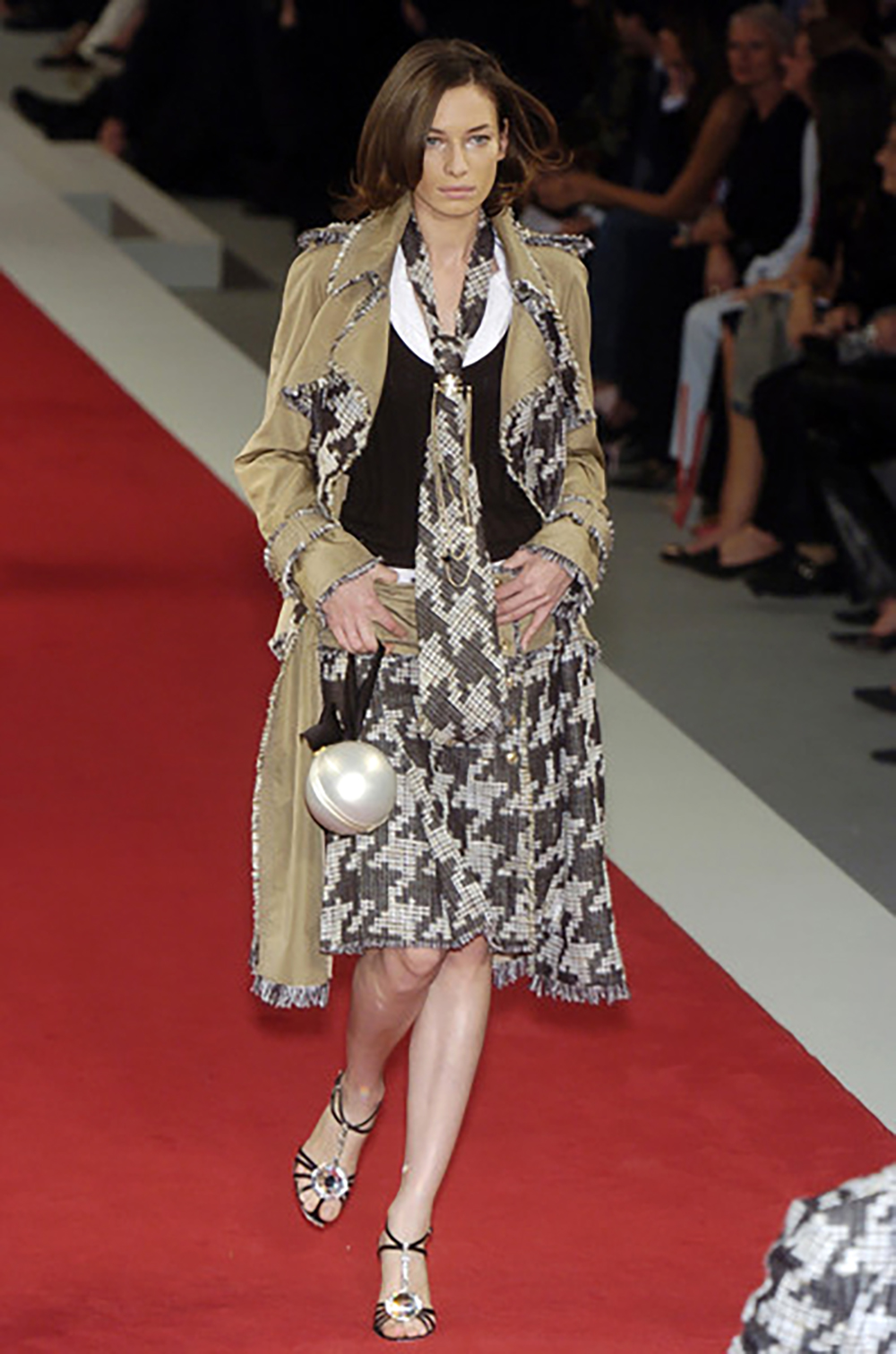 05P houndstooth khaki trench run.JPG
