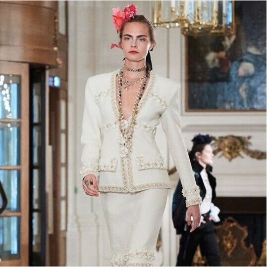 chanel 2017 Fall Cosmopolite black gold tweed braided jacket runway.jpg