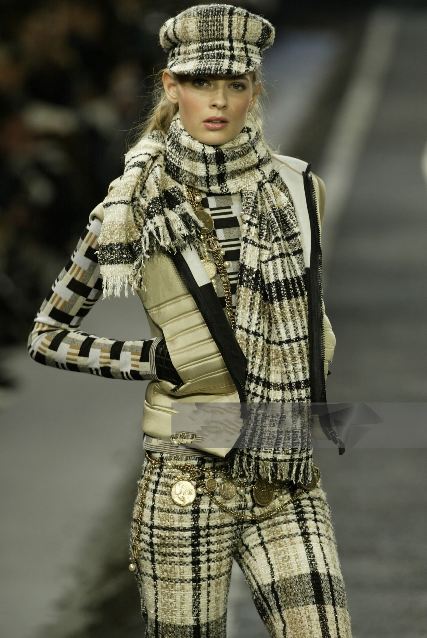 04A beige 4p tweed jacket run2.jpg