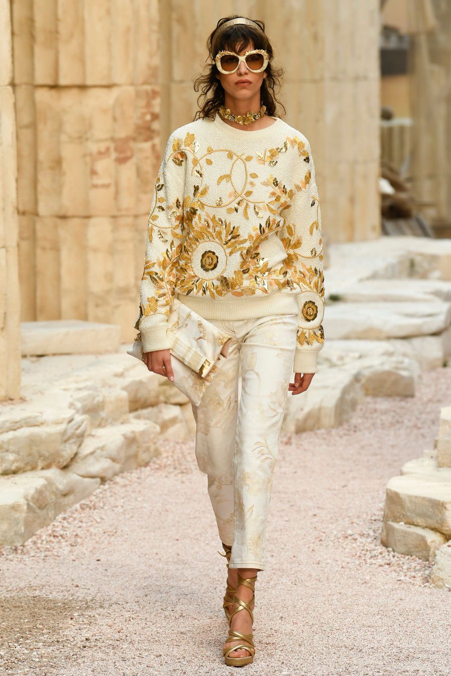 Greece logo ecru jumper run.JPG