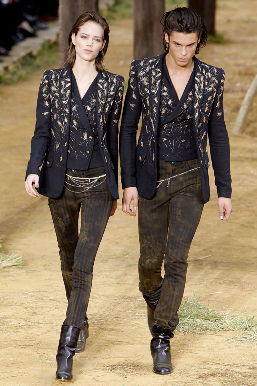 10P black wheat embellish vest run.JPEG